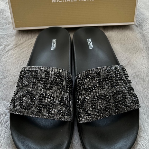 Michael Kors slides - Picture 2 of 4